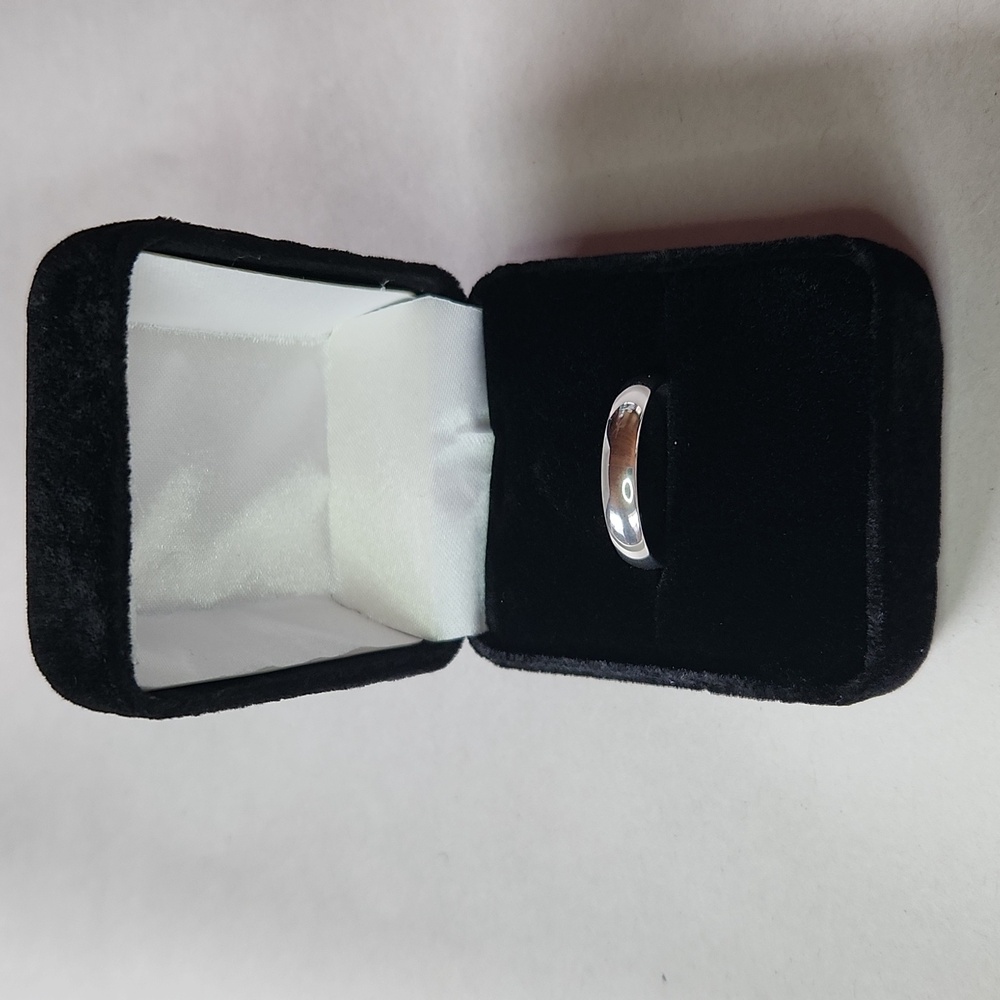 Stainless Steel Ring Size 8 NWOT